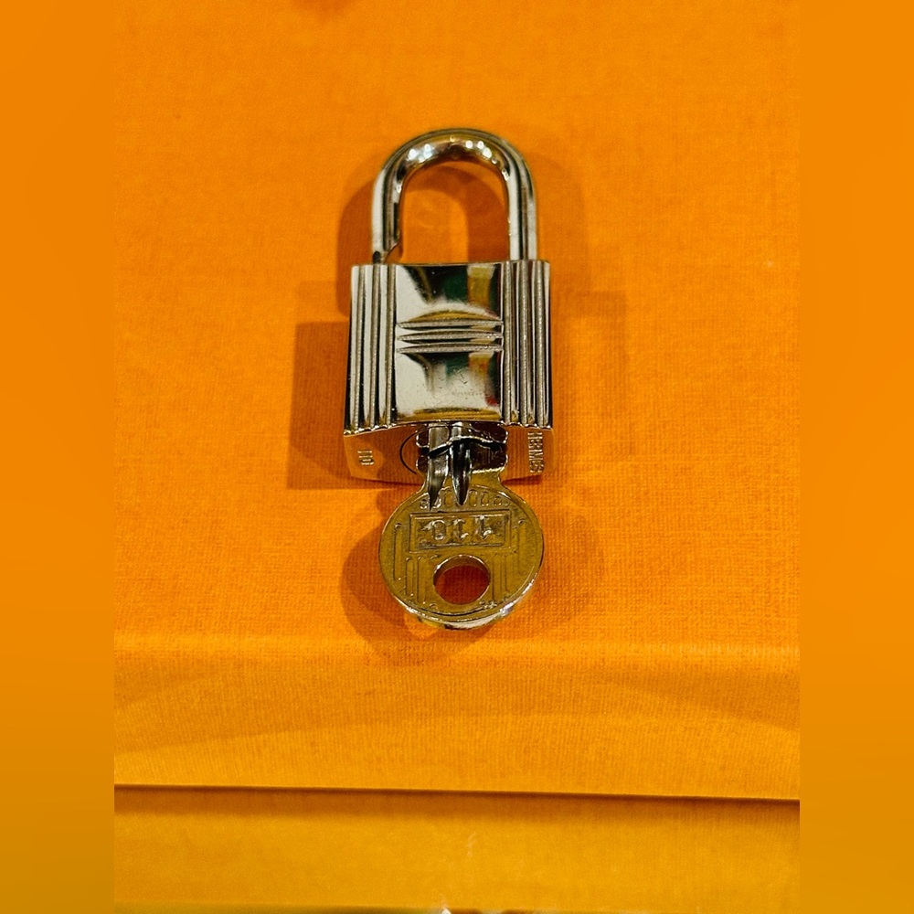 HERMES LOCK & KEY #110 RARE - Picture 5 of 9